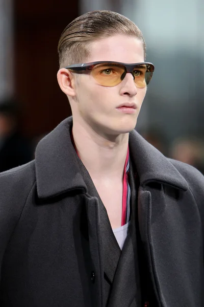 Look 10